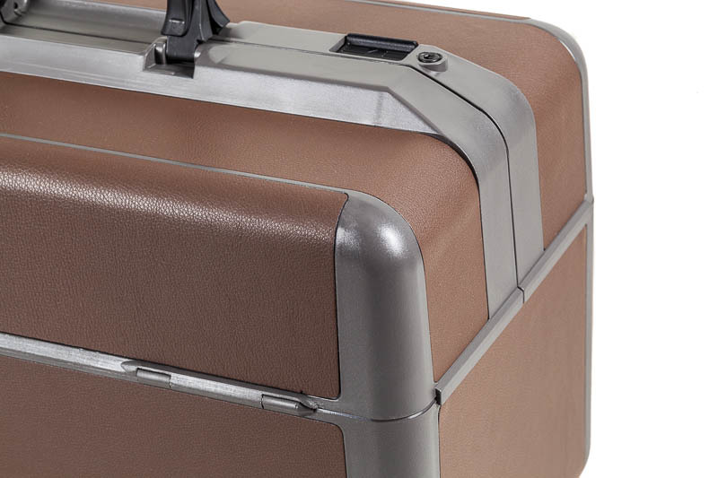 ideal-farbmuster_leder_braun-bearbeitet-web