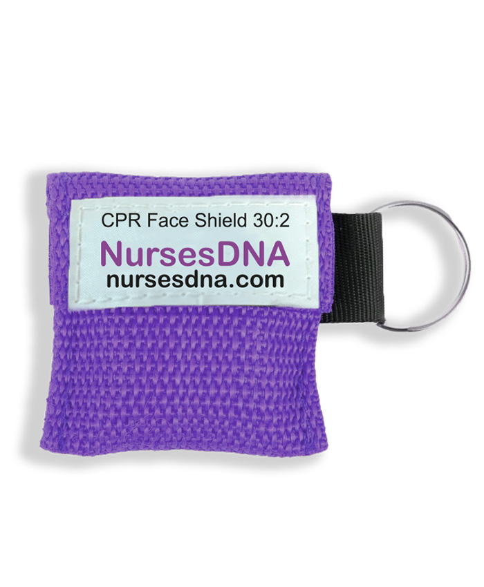 Protector facial de RCP de color morado para profesionales sanitarios, diseño compacto con llavero para fácil acceso.