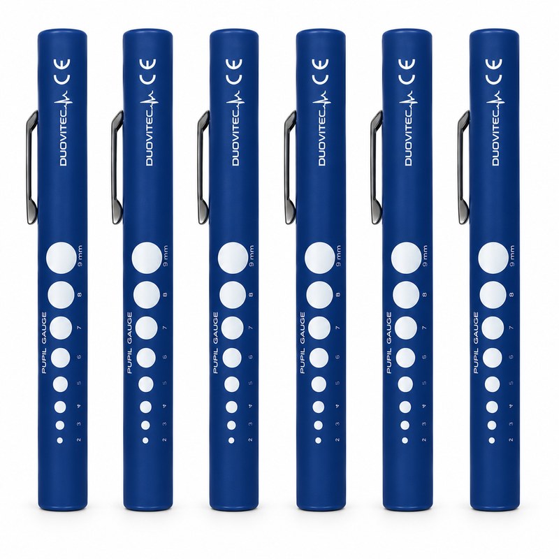 Zes blauwe medische penlampjes met pupilmeters voor verpleegkundigen, voorzien van een handige zakclip voor snelle diagnostische controles in klinische omgevingen.