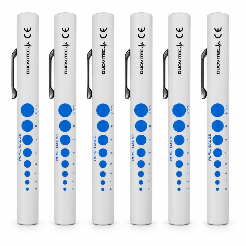 Zes witte medische penlampjes met blauwe pupilmeters voor verpleegkundigen en artsen, voorzien van een handige zakclip voor dagelijks klinisch gebruik.