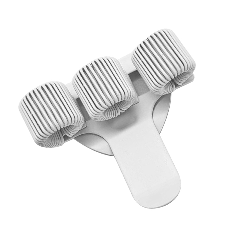 Clip blanco triple para portalápices para enfermeras, diseñado para sujetar de forma segura bolígrafos a uniformes o portapapeles para un fácil acceso durante turnos ocupados.